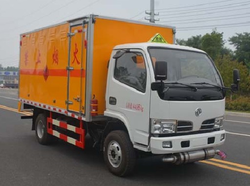 東風(fēng)福瑞卡4.2米易燃液體廂式運(yùn)輸車(chē)圖片 東風(fēng)福瑞卡4.2米易燃液體廂式運(yùn)輸車(chē)圖片