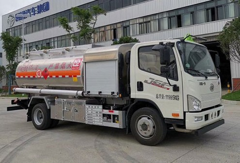 一汽青島解放J6F-6噸飛機(jī)加油車(chē)圖片 一汽青島解放J6F-6噸飛機(jī)加油車(chē)圖片